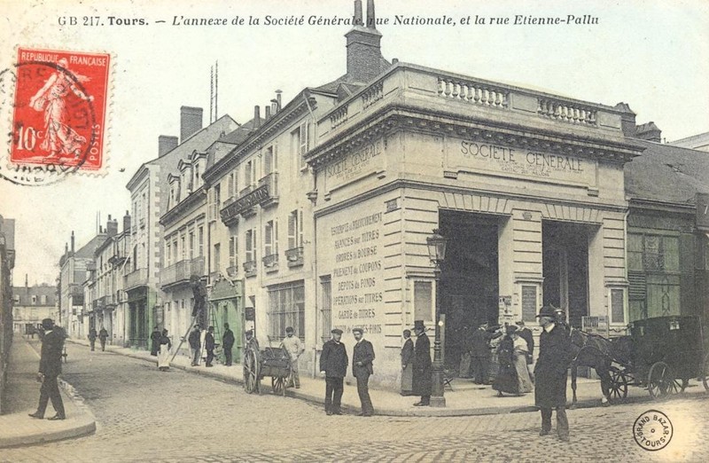 Vue de l'agence de la Société générale installée à l'angle des rues Nationale et Etienne-Pallu, [1er quart du 20e siècle]. (archives municipales de Tours, 11 Fi 13.2317).