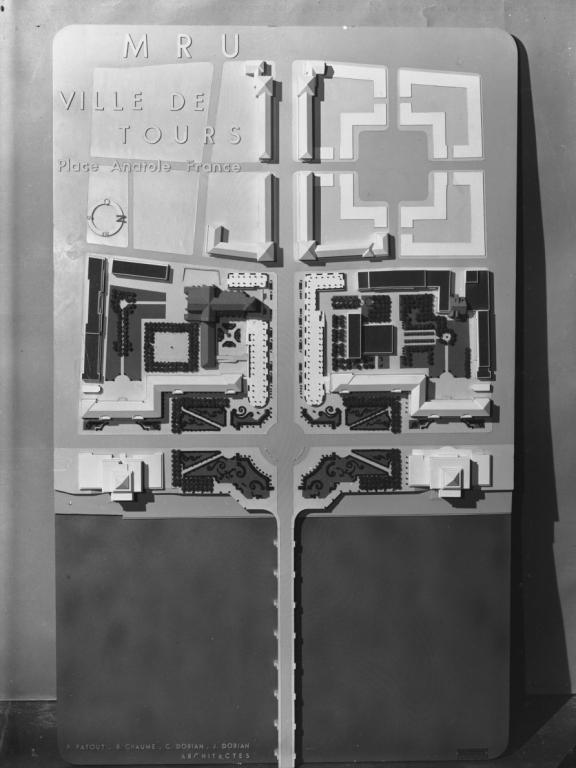 Vue de la maquette de l'entrée nord, 1952. (ministère de l'écologie, du développement durable, des transports et du logement, Fonds M.R.U., cliché n°17863).