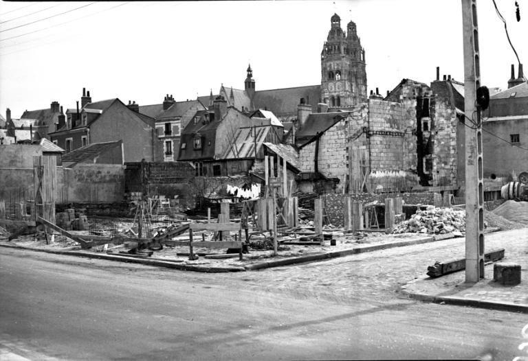 Construction des fondations, 1952. (archives municipales de Tours, Fonds Jacques et Thierry Germain, 114 Fi 187).