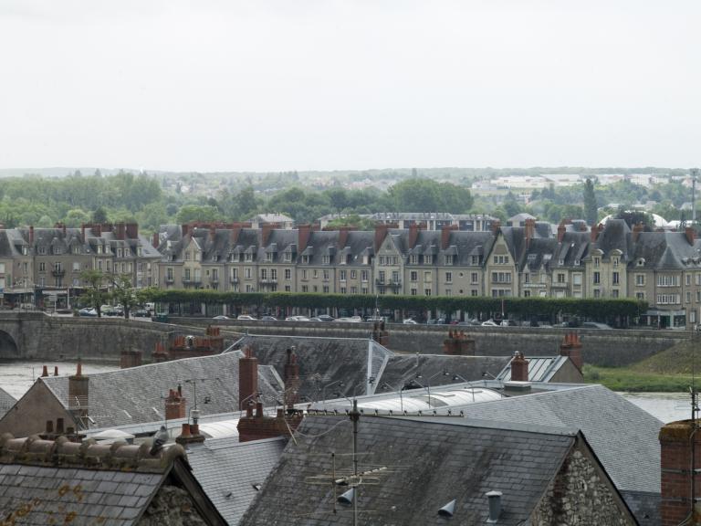 Façade de l'îlot P sur le fleuve, vue depuis la terrasse de la place du Château.