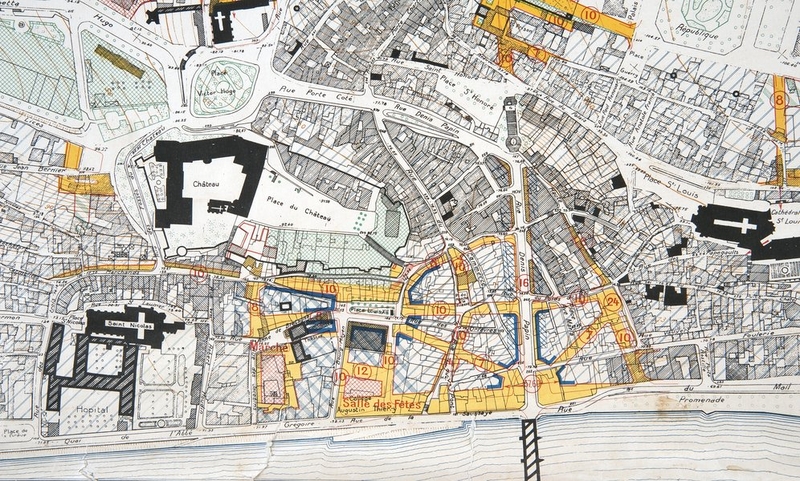 Plan de Reconstruction et d'Aménagement de Blois par Charles Nicod approuvé par arrêté 6-11-1942, rive droite (détail). (Ville de Blois, service du cadastre, Blois). ; Plan de Reconstruction et d'Aménagement de Blois approuvé par arrêté 6-11-1942, rive droite (détail). (Ville de Blois, service du cadastre, Blois). ; Plan de Reconstruction et d'Aménagement de Blois approuvé par arrêté 6-11-1942, rive droite (détail). (Ville de Blois, service du cadastre, Blois). ; Plan de Reconstruction et d'Aménagement de Blois par Charles Nicod approuvé par arrêté du 6-11-1942, rive droite (détail). (Ville de Blois, service du cadastre, Blois). ; Plan de Reconstruction et d'Aménagement de Blois par C. Nicod, approuvé par arrêté 6-11-1942, rive droite (détail). (Ville de Blois, service du cadastre, Blois). ; Plan de Reconstruction et d'Aménagement de Blois par Charles Nicod, approuvé par arrêté 6-11-1942, rive droite (détail). (Ville de Blois, service du cadastre, Blois). ; Plan de Reconstruction et d'Aménagement de Blois de Charles Nicod, approuvé par arrêté 6-11-1942, rive droite (détail). Le plan prévoit la reconstruction des hôtels d'Amboise et d'Epernon. (Ville de Blois, service du cadastre, Blois). ; Plan de Reconstruction et d'Aménagement de Blois approuvé par arrêté 6-11-1942, rive droite (détail). (Ville de Blois, service du cadastre, Blois). ; Plan de Reconstruction et d'Aménagement de Blois par Charles Nicod approuvé par arrêté 6-11-1942, rive droite (détail). ; Plan de Reconstruction et d'Aménagement de Blois par C. Nicod, approuvé par arrêté du 6-11-1942, rive droite (détail). (Ville de Blois, service du cadastre, Blois). ; Plan de Reconstruction et d'Aménagement de Blois approuvé par arrêté 6-11-1942, rive droite (détail). (Ville de Blois, service du cadastre, Blois).