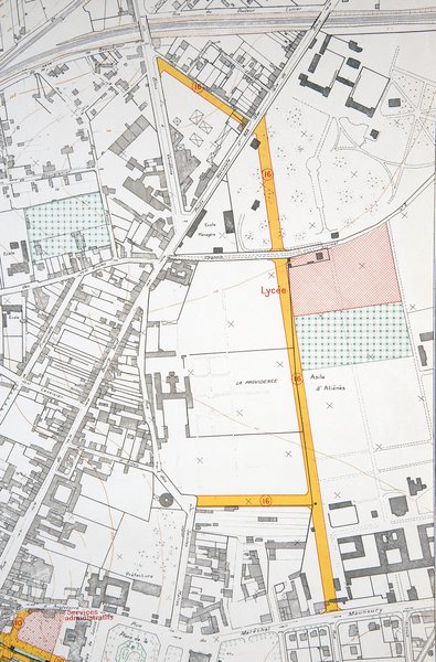 Plan de Reconstruction et d'Aménagement de Blois par Charles Nicod approuvé par arrêté 6-11-1942, rive droite (détail : terrains de l'hôpital psychiatrique et de la Providence). (Ville de Blois, service du cadastre, Blois). ; Plan de Reconstruction et d'Aménagement de Blois approuvé par arrêté 6-11-1942, rive droite (détail : terrains de l'hôpital psychiatrique et de la Providence). (Ville de Blois, service du cadastre, Blois).