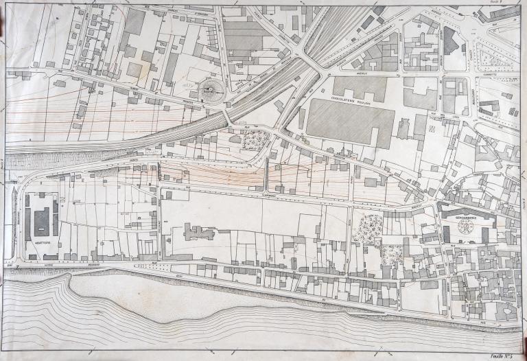 Plan établi d'après photographies aériennes en 1937 par l'ingénieur ETP par R. Ménard : rive droite de la Loire en aval du pont Jacques Gabriel. (ville de Blois, service du cadastre).