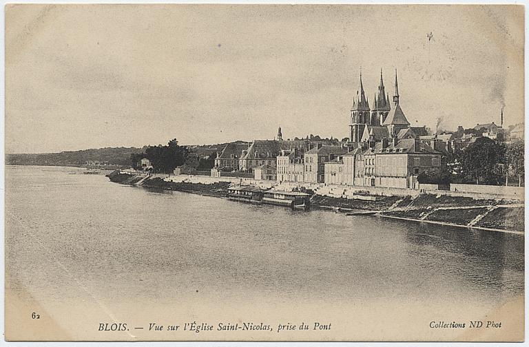La rive droite en aval du pont Jacques Gabriel. Carte postale ancienne. (archives départementales du Loir-et-Cher, 6 Fi 18/786).