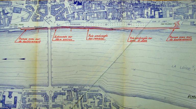 Projet d'une voie supplémentaire passant sous la première arche du pont côté rive droite pour décongestionner la RN 152. La voie doit emprunter le port Saint-Jean sur 280 m environ. Projet du 23 mars 1963 par l'ingénieur en chef.