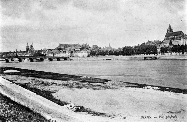 Le port de la Creusille vers 1900. Carte postale ancienne. (archives départementales du Loir-et-Cher, 16 Fi 188). ; Le port de la Creusille vers 1900. Carte postale ancienne. (archives départementales du Loir-et-Cher, 16 Fi 188).