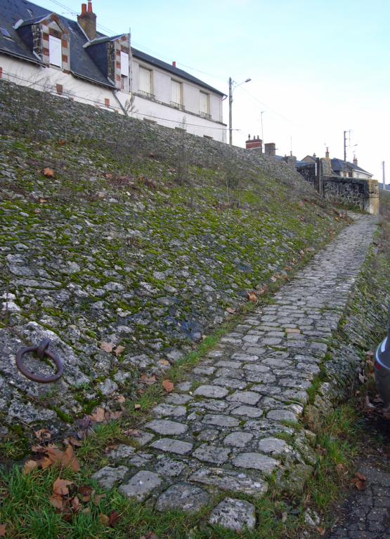 Rampe piétonnière d'accès au port (située en amont du port).