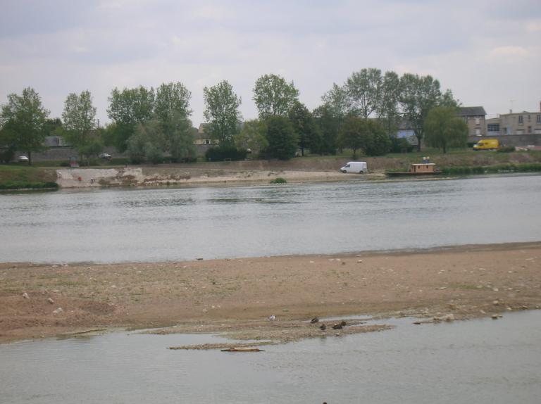 Vue d'ensemble depuis la rive droite.