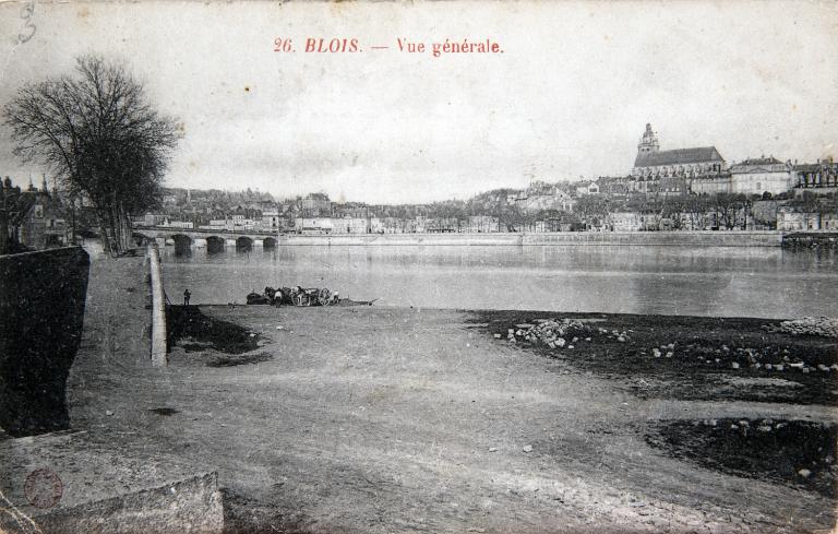Partie aval du port de la Creusille. Vue prise vers l'aval. Carte postale ancienne. (bibliothèque Abbé Grégoire, Blois, Lxk 2646 bis). ; Partie aval du port de la Creusille. Vue prise vers l'aval. Carte postale ancienne. (bibliothèque Abbé Grégoire, Blois, Lxk 2646 bis).