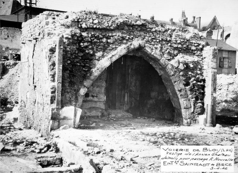 Vestiges d'une cave de la rue des Orfèvres, démolis pour le redressement de la rue, 3-04-1946. (Archives départementales de Loir-et-Cher, Blois, 1029 W 89).