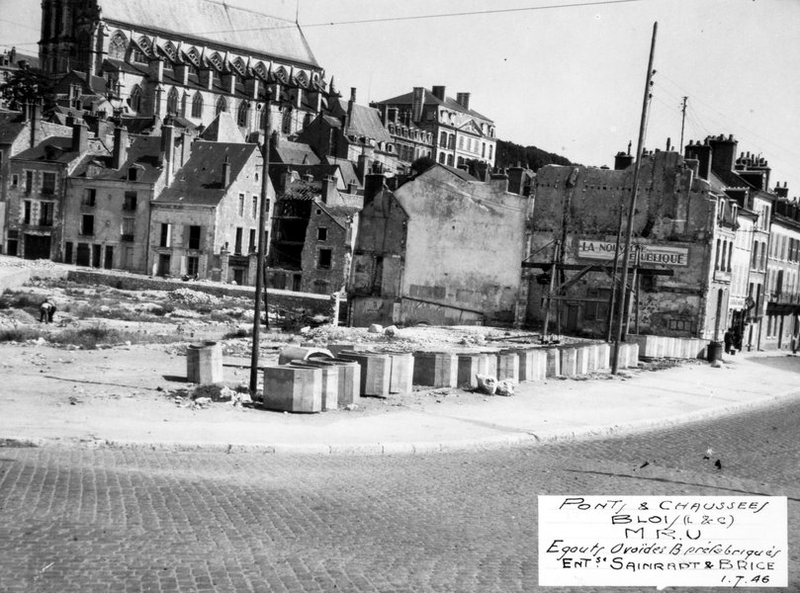 Vue du chantier. Egouts ovoïdes préfabriqués. 1-07-1946. (Archives départementales de Loir-et-Cher, Blois, 1029 W 89).