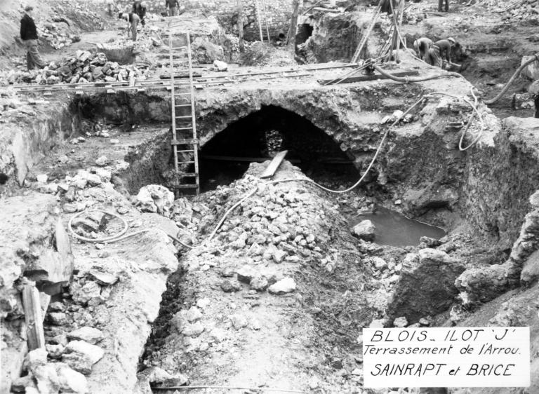 Travaux de terrassement de l'Arrou, 1946.  (Archives départementales de Loir-et-Cher, Blois, 1195 W 44).