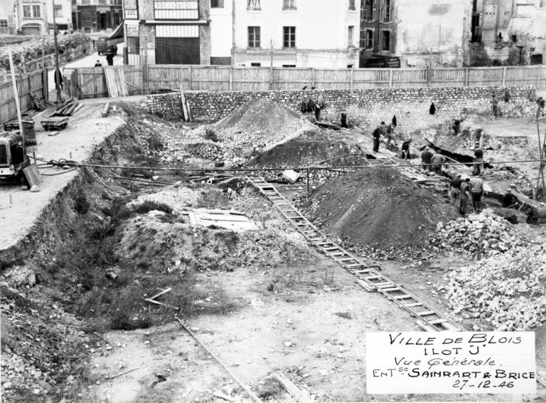 Vue générale prise depuis le sud-est, 27-12-1946. (Archives départementales de Loir-et-Cher, Blois, 1195 W 44).