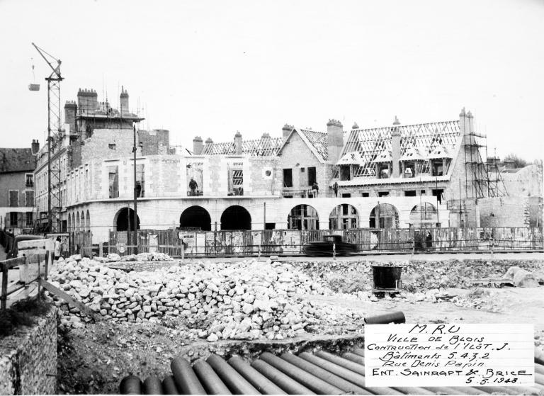 Immeubles de la rue Denis-Papin vus depuis le sud-ouest, 5-05-1948 (Archives départementales de Loir-et-Cher, Blois, 1195 W 44).