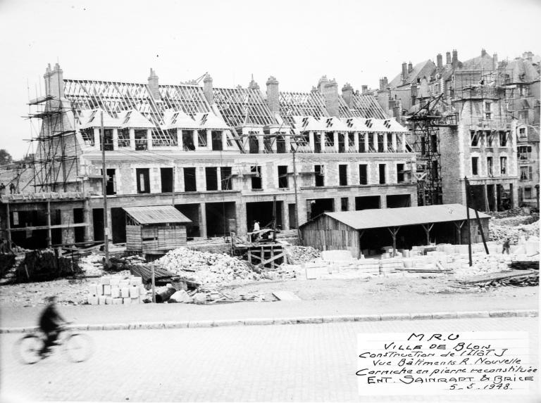 Immeubles de la rue Henry-Drussy, corniche en pierre reconstituée, 5-05-1948. (Archives départementales de Loir-et-Cher, Blois, 1195 W 44).