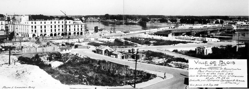 Vue des divers chantiers de reconstruction, pont provisoire et définitif, voirie et des ilots J et G, 8-09-1948. (Archives départementales de Loir-et-Cher, Blois, 1195 W 44). ; Vue du pont provisoire, 8-09-1948. (Archives départementales de Loir-et-Cher, Blois, 1195 W 44).