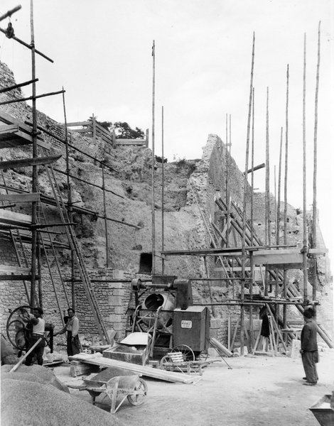 Restauration des remparts par l'entreprise Lefèvre et Cie, 21 octobre 1947. (Archives départementales de Loir-et-Cher, Blois, 1195W44).