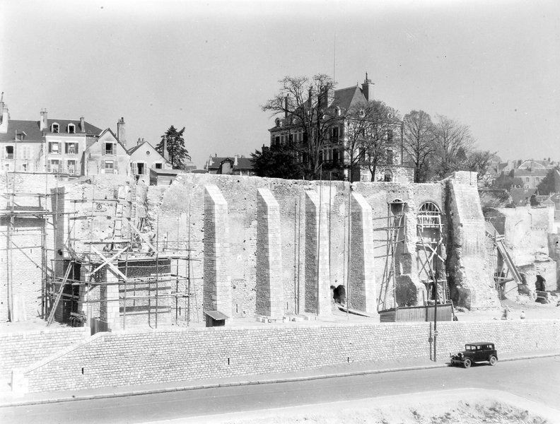 Restauration des remparts par l'entreprise Lefèvre et Cie, 12 mai 1948. (Archives départementales de Loir-et-Cher, Blois, 1195W44).