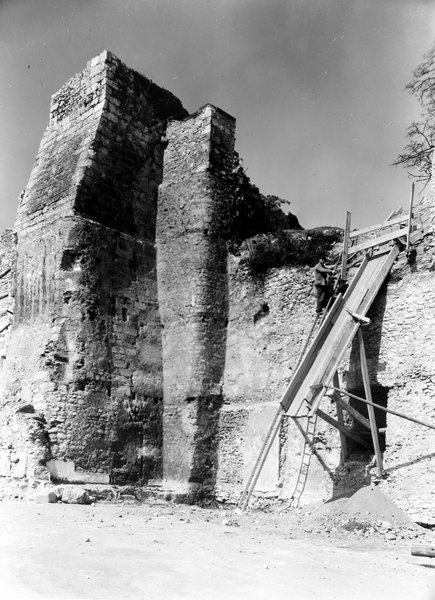 Restauration des remparts par l'entreprise Lefèvre et Cie, 1947-48. (Archives départementales de Loir-et-Cher, Blois, 1195W44).