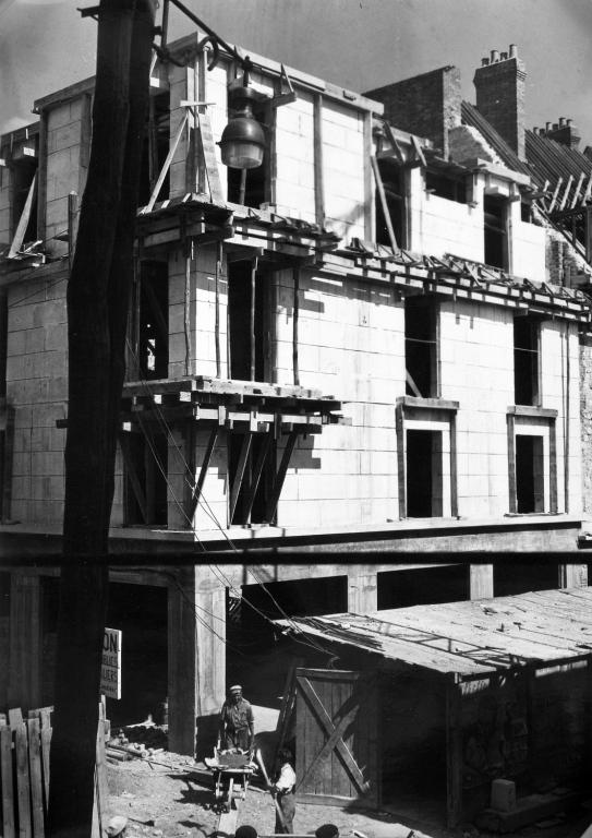 Construction de l'îlot G, 24-10-1949. (Archives départementales de Loir-et-Cher, Blois, 1195 W 44). ; Construction des immeubles Rahard, Thibierge et Lézé, des 1, 3 et 5 rue des Trois-Clés par le cabinet Erre Joubert, 24-10-1949. (Archives départementales de Loir-et-Cher, Blois, 1195 W 44).