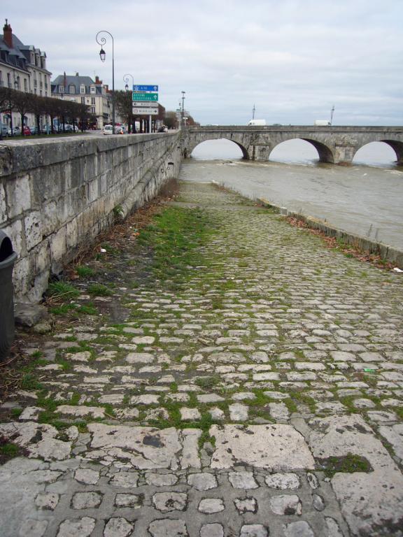 La cale amont, vue prise vers l'amont.
