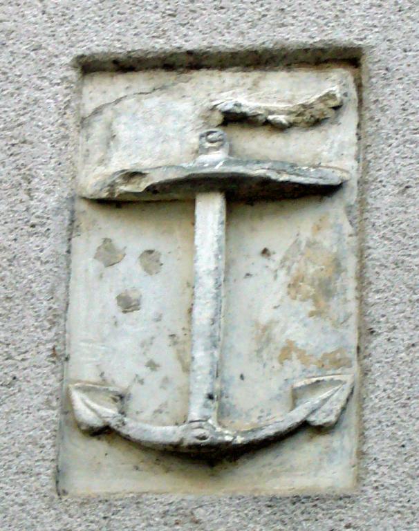 Ancre sur la maison située à l'angle de la rue du Mouton (n° 8) et de la rue du Bas-Bourg (n° 9).