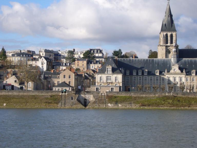 L'arche de la Galère située en aval du port Vieil. Vue prise de la rive gauche.