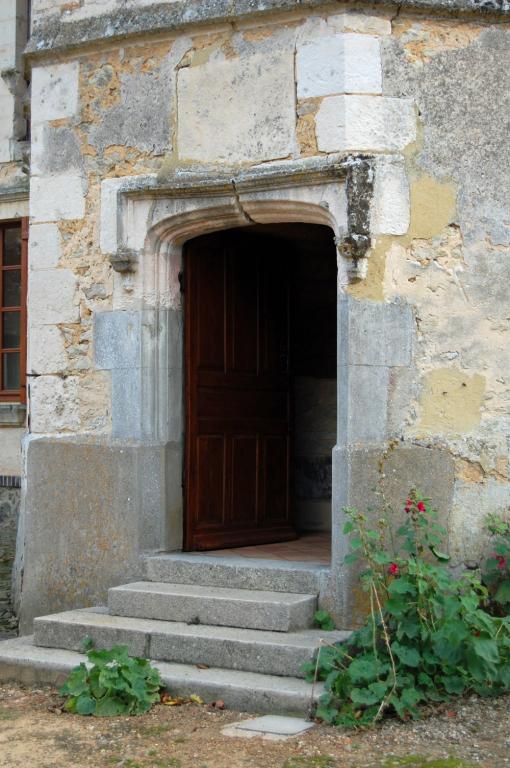 Vue de détail de la porte de la tour.