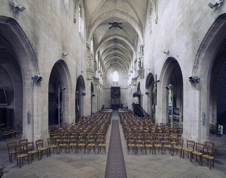 Vue intérieure : la nef, vue depuis le choeur.