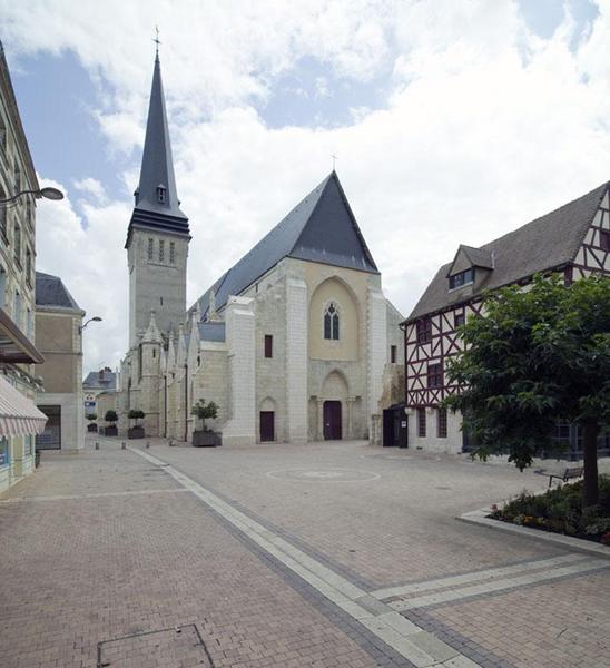 Vue extérieure, ensemble de l'édifice.