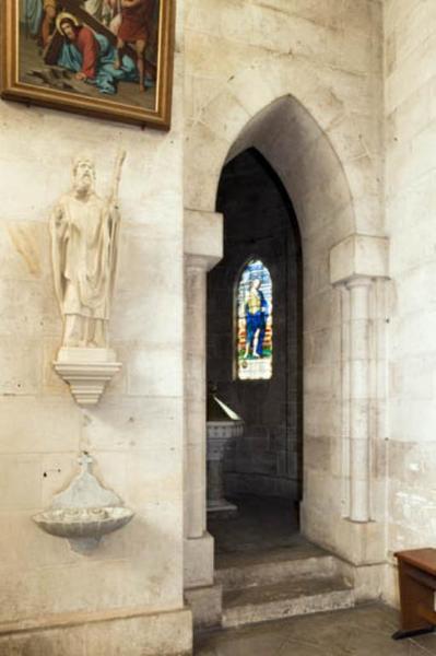 Vue intérieure : chapelle latérale.