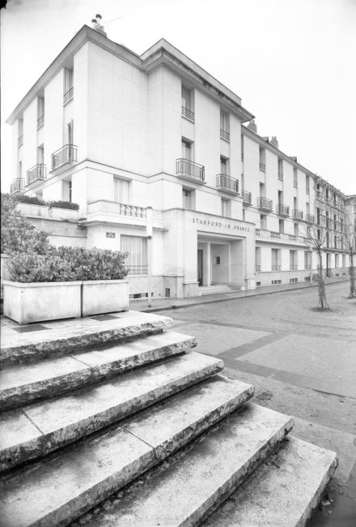 Vue générale de l'université Stanford in France, 1960. (archives municipales de Tours, Fonds Jacques et Thierry Germain, 114 Fi 283).