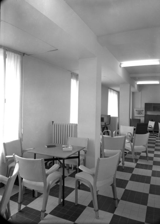 Vue du foyer au rez-de-chaussée, 1960. (archives municipales de Tours, Fonds Jacques et Thierry Germain, 114 Fi 283).