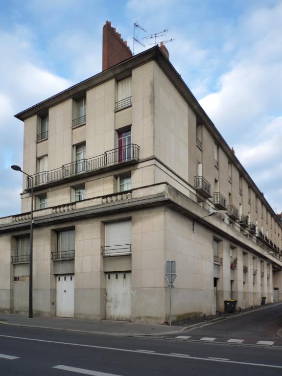 Ensemble de 12 immeubles (3 à 25 place Anatole-France)