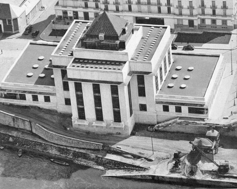 Vue aérienne de la bibliothèque, [1959]. (archives municipales de Tours, 710).