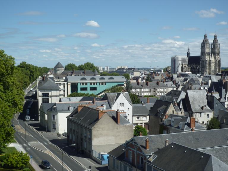Vue du groupe scolaire depuis l'auditorium de la bibliothèque municipale.