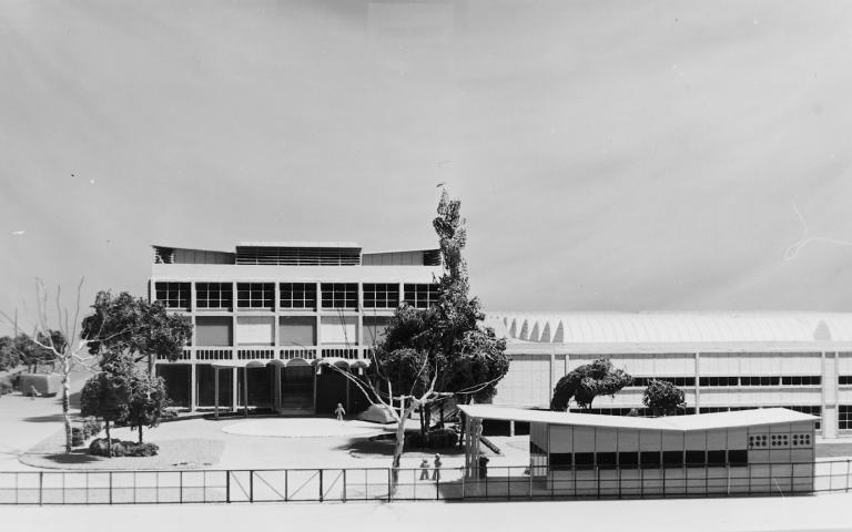 Vue de la maquette de l'imprimerie, [195?]. (archives privées du groupe Serge Laski, établissements Mame).