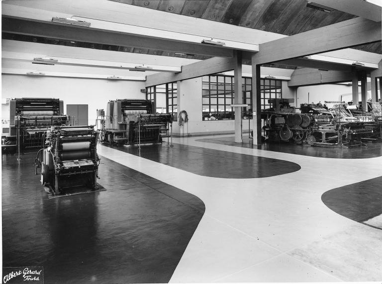 Vue de l'atelier des presses au rez-de-chaussée, [195?]. (archives privées du groupe Serge Laski, établissements Mame).