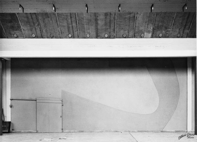 Vue d'un mur peint dans les ateliers, [195?]. (archives privées du groupe Serge Laski, établissements Mame).