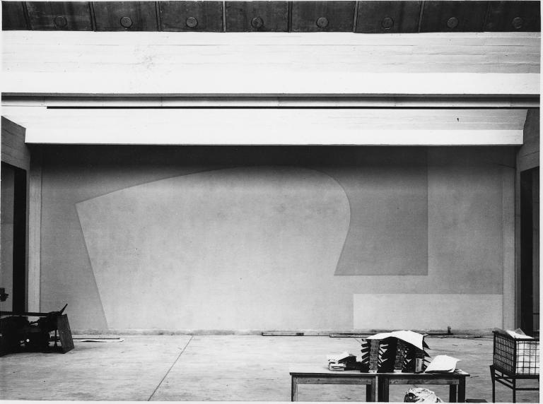 Vue d'un mur peint dans les ateliers, [195?]. (archives privées du groupe Serge Laski, établissements Mame).