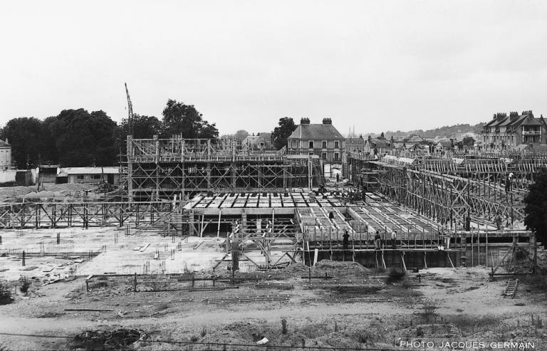 Vue du chantier de construction, [1950]. (archives privées du groupe Serge Laski, établissements Mame).