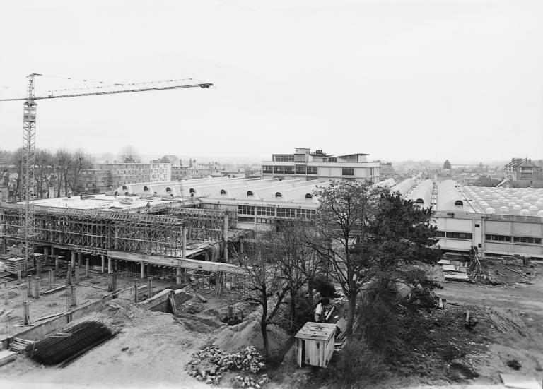 Vue du chantier de construction de l'extension est, [1964]. (archives privées du groupe Serge Laski, établissements Mame).