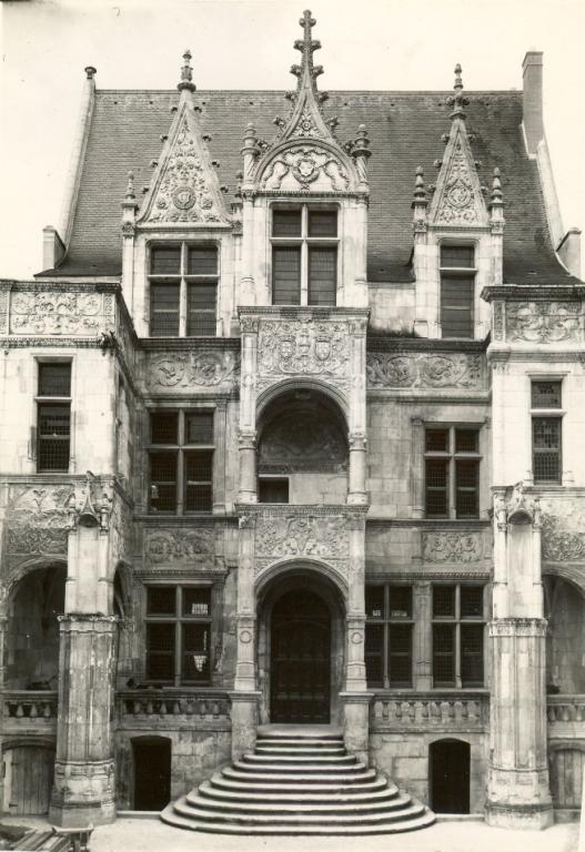 Vue de la façade principale de l'hôtel Gouïn reconstruit, [196?]. (archives municipales de Tours, Fonds Espoir, 104 Fi 262).