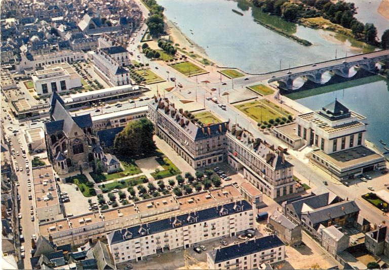 Vue aérienne de l'îlot dans les années 1970. (archives municipales de Tours, 11 Fi 3.391).