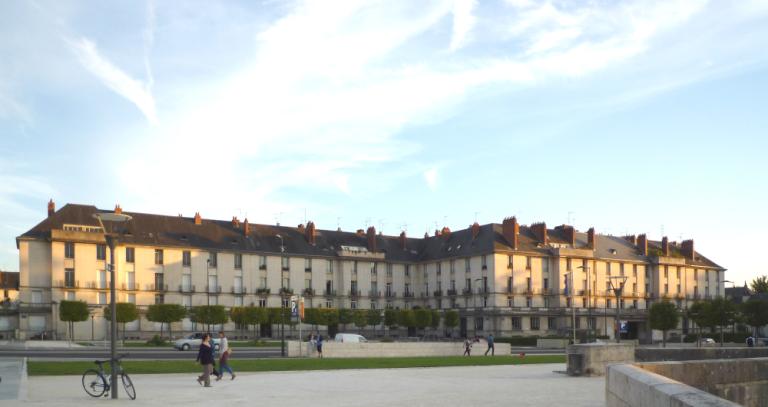 Ensemble de 12 immeubles (3 à 25 place Anatole-France) ; Îlot ABC