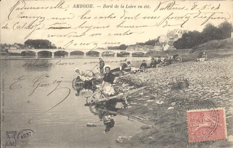 Le pont et le château. Photographie ancienne de Mieusement. (médiathèque de l'architecture et du patrimoine, APMH00004343).