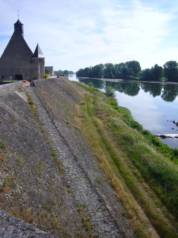 Plan de la Loire dans le département d'Indre-et-Loire (Service spécial de la Loire), milieu XIXe siècle : le Port Neuf. (archives départementales du Loiret, 12 Fi 7-28).
