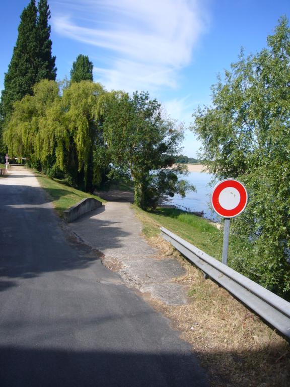 Profils des quais de Tours dressés par l'ingénieur Cormier, 26 décembre 1852 : en aval du canal de jonction (profil 1), en amont du pont Saint-Symphorien (profil 2). (archives municipales de Tours, 3 O 1).