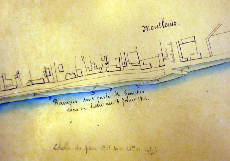 Le château et le port vus depuis la Loire. Photographie ancienne. (médiathèque de l'architecture et du patrimoine, APHF002109).