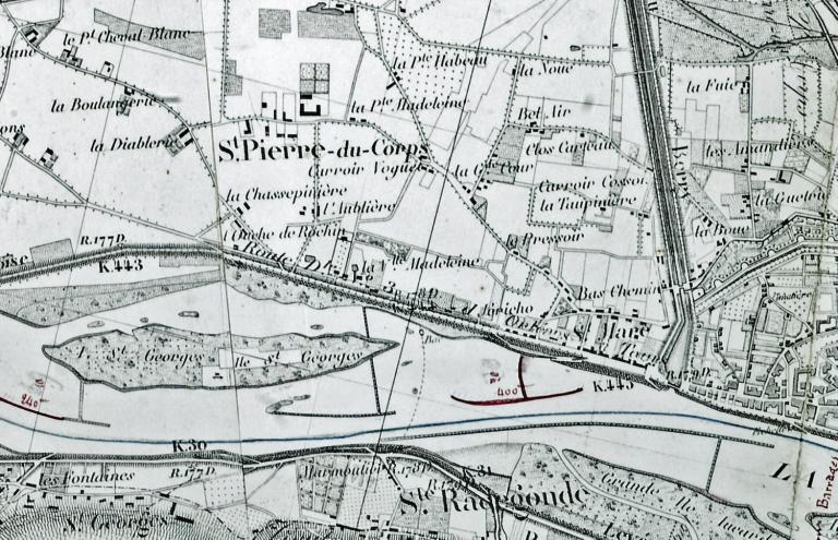 Les berges de la Loire vis à vis du lieudit Les Maisons blanches à Saint-Cyr, début XXe siècle. Carte postale ancienne. (archives départementales d'Indre-et-Loire, 10 Fi 214-30).